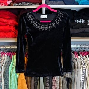 Free Style navy long sleeve scoop neck embroidered top size XS